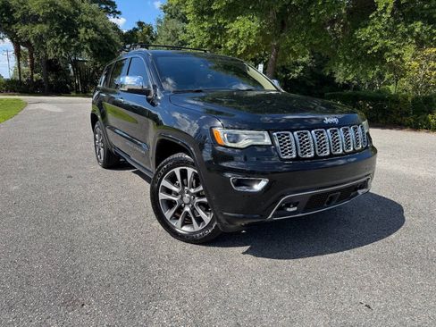 Used 2017 Jeep Grand Cherokee Overland w/ Jeep Active Safety Group AWD/4WD image 39