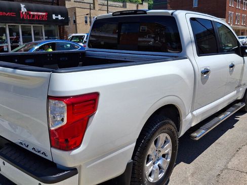 Used 2018 Nissan Titan SV w/ SV Convenience Package AWD/4WD image 6