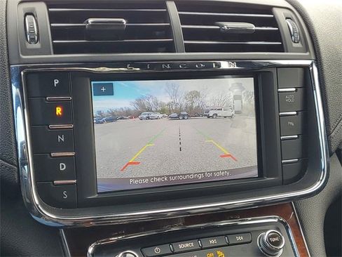 Used 2019 Lincoln Continental Premiere image 22