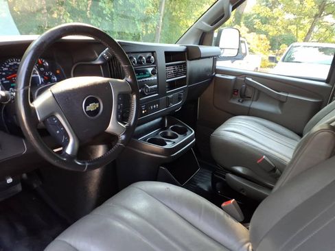 Used 2018 Chevrolet Express 2500 w/ Driver Convenience Package RWD image 18