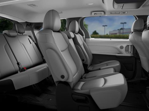 Certified 2026 Toyota Sienna XLE image 21