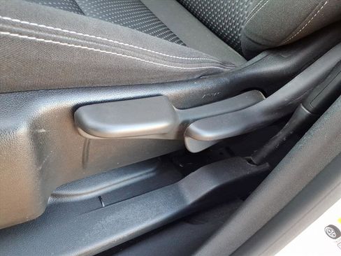 Used 2023 GMC Terrain SLE image 25