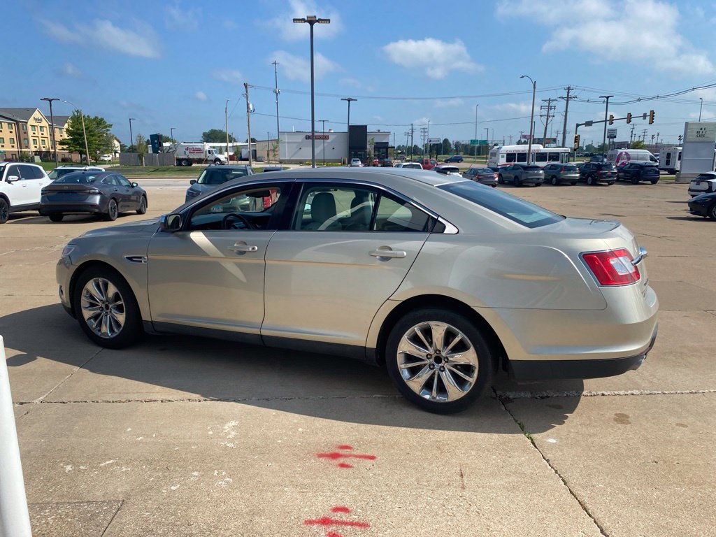 Used 2010 Ford Taurus Limited FWD image 11