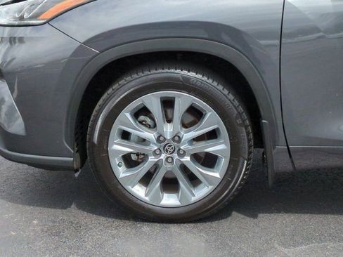 Used 2020 Toyota Highlander Limited AWD/4WD image 7