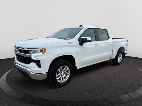 Used 2024 Chevrolet Silverado 1500 LT w/ Z71 Off-Road Package AWD/4WD image 4
