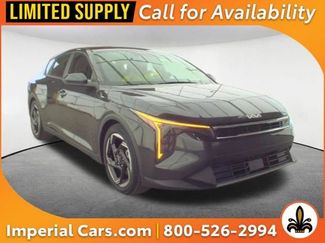 Used 2025 Kia K4 EX video 1