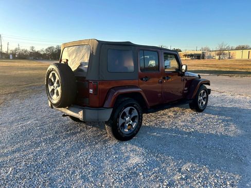 Used 2007 Jeep Wrangler Unlimited Sahara w/ Dual Top Group image 6
