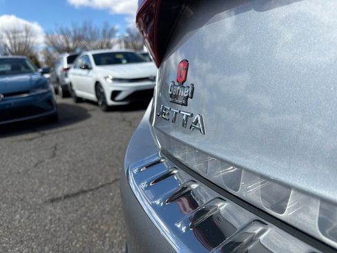 Certified 2023 Volkswagen Jetta SE FWD image 39
