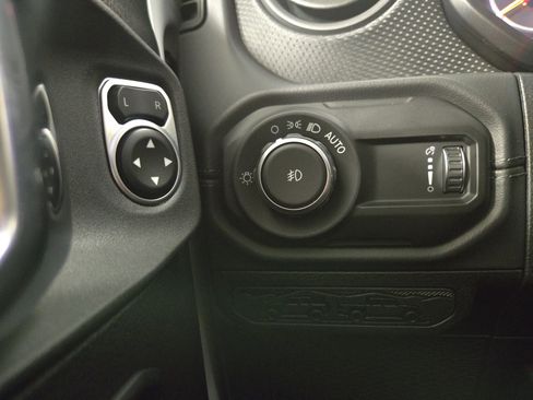 Used 2026 Jeep Wrangler Unlimited Rubicon AWD/4WD image 25