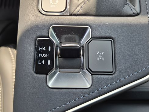 Used 2025 Lexus GX 550 w/ Cold Area Package AWD/4WD image 26