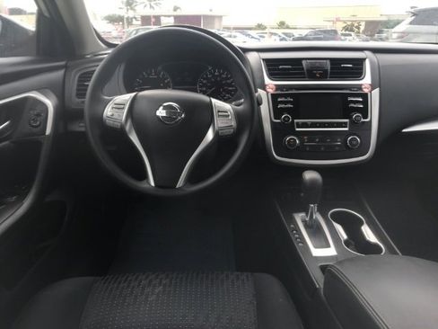 Used 2016 Nissan Sentra SV image 9