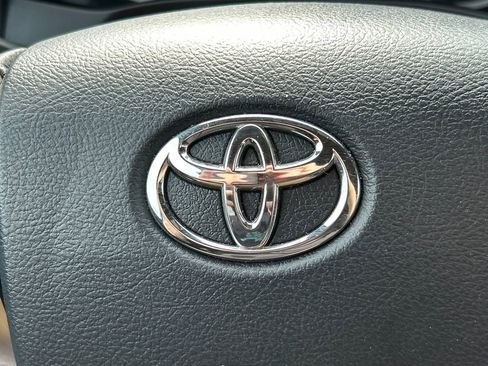 Used 2020 Toyota Tacoma Limited image 41