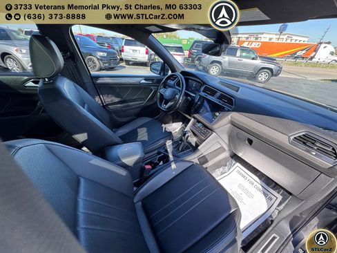 Used 2022 Volkswagen Tiguan SE R-Line image 15