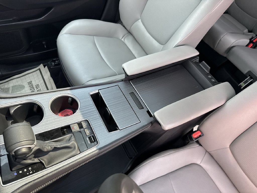 Certified 2025 Toyota Sienna XLE FWD image 23