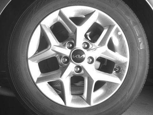 Used 2025 Kia Soul LX w/ LX Technology Package image 14