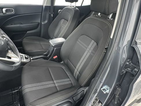 Used 2025 Hyundai Venue SEL image 10