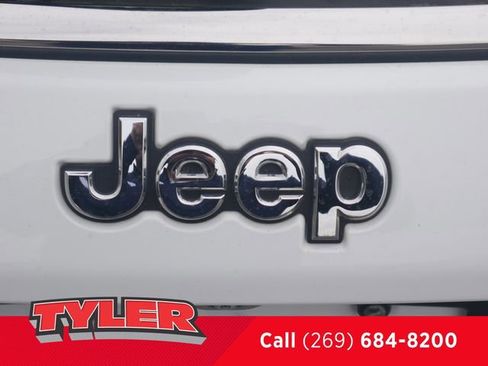 Used 2022 Jeep Compass Latitude image 17