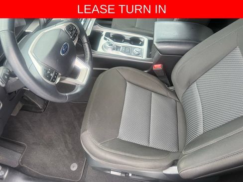 Used 2024 Ford Explorer XLT AWD/4WD image 2