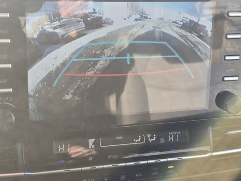 Used 2024 Toyota Sienna LE image 27