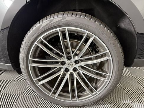 Certified 2025 Porsche Macan S image 12