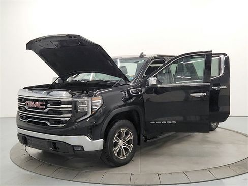 Used 2022 GMC Sierra 1500 SLT w/ SLT Convenience Package image 11