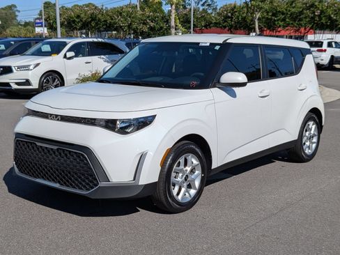 Used 2025 Kia Soul LX FWD image 7