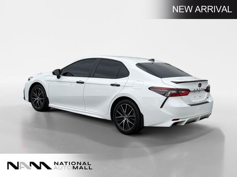 Used 2021 Toyota Camry SE FWD image 3