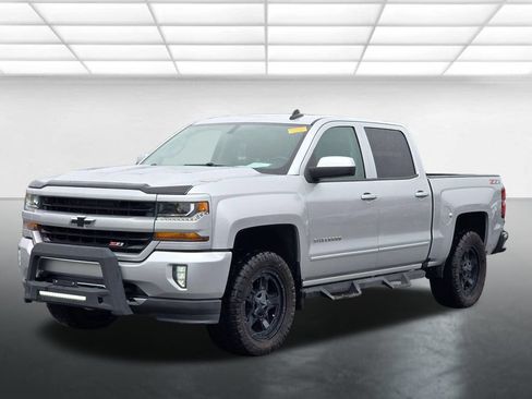 Used 2018 Chevrolet Silverado 1500 LT w/ All Star Edition AWD/4WD image 2