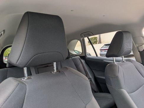 Used 2019 Toyota RAV4 LE w/ Carpet Mat Package AWD/4WD image 3