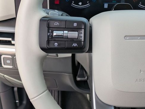 Used 2025 Hyundai Santa Fe SEL image 13