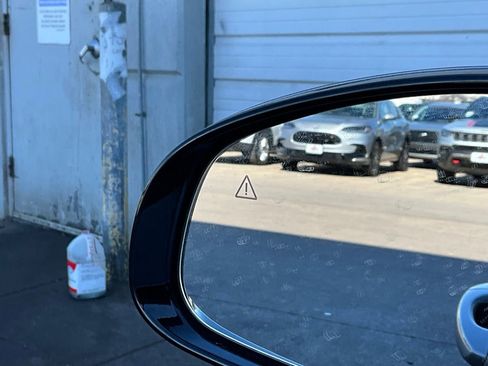 Used 2025 Genesis G70 2.5T image 18