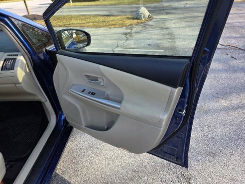 Used 2014 Toyota Prius V Three image 19