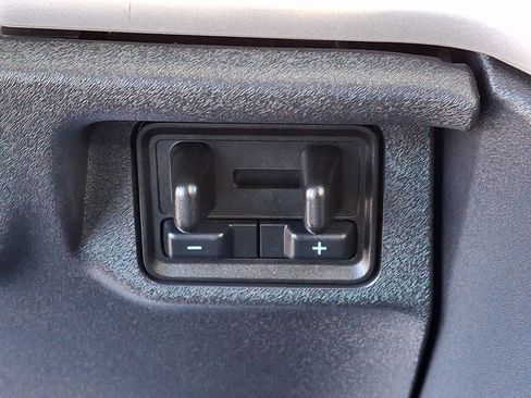 Used 2025 Ford Expedition Active image 28