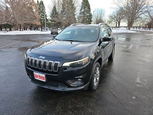 Used 2019 Jeep Cherokee Latitude Plus w/ Cold Weather Group image 2