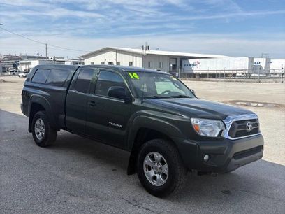 Used 2014 Toyota Tacoma 4x4 Access Cab V6 w/ SR5 Package