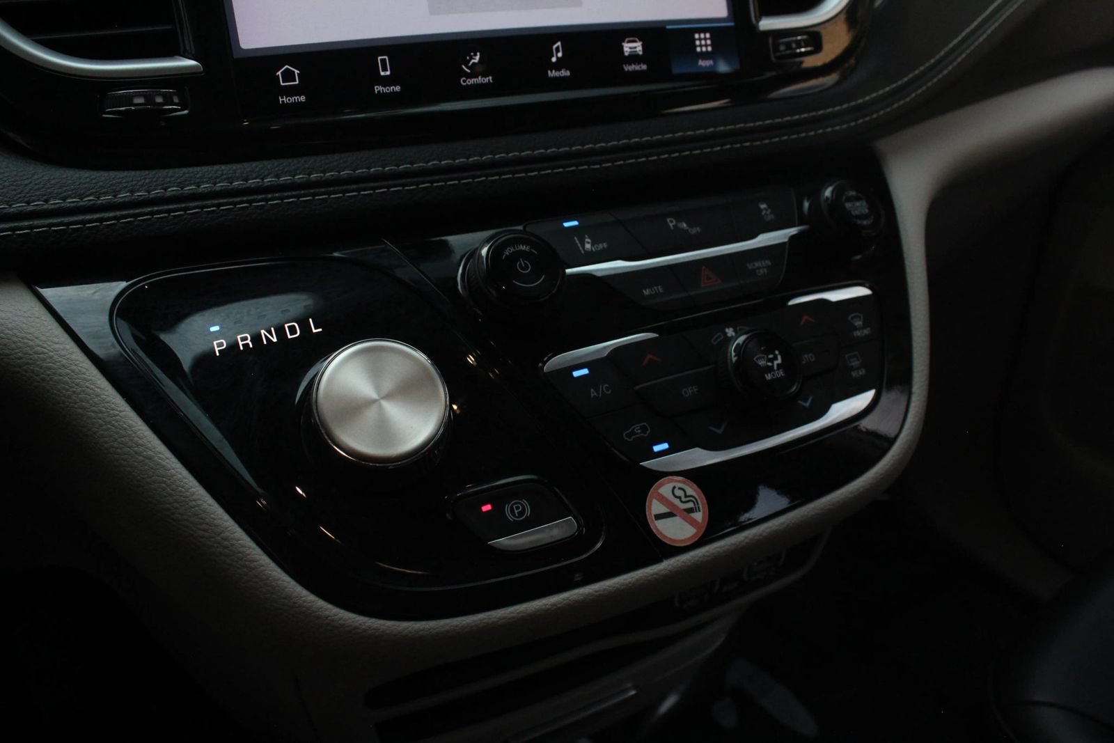 Used 2023 Chrysler Pacifica Touring-L FWD image 30