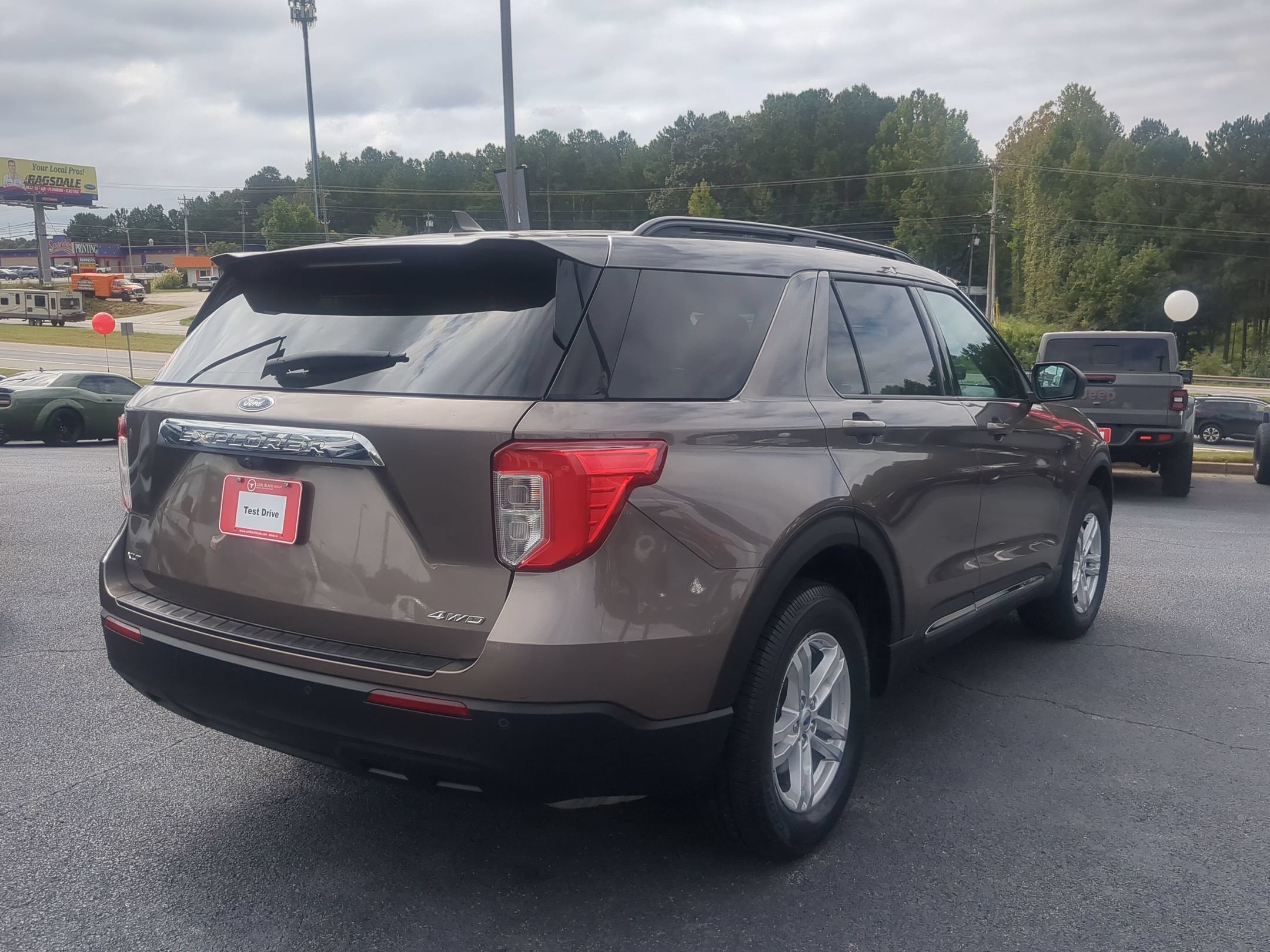 Used 2021 Ford Explorer XLT AWD/4WD image 5