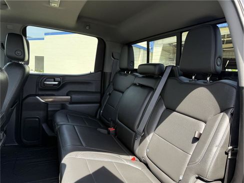 Used 2019 Chevrolet Silverado 1500 LT Trail Boss AWD/4WD image 18