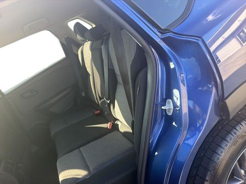 Used 2022 Nissan Rogue S AWD/4WD image 8