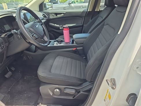 Used 2024 Ford Edge SE w/ Black Appearance Package AWD/4WD image 3