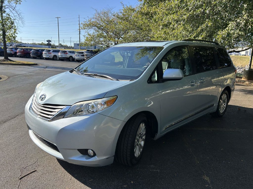 Used 2016 Toyota Sienna XLE Premium FWD image 5