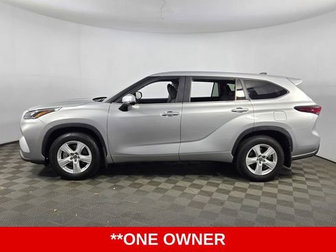 Used 2024 Toyota Highlander LE image 5