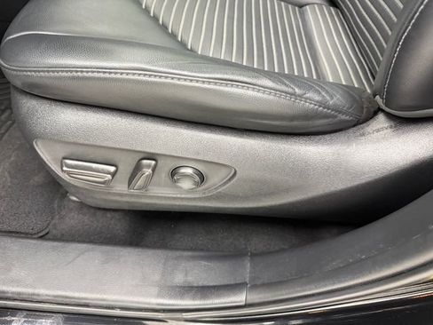 Used 2021 Toyota Highlander XSE FWD image 25