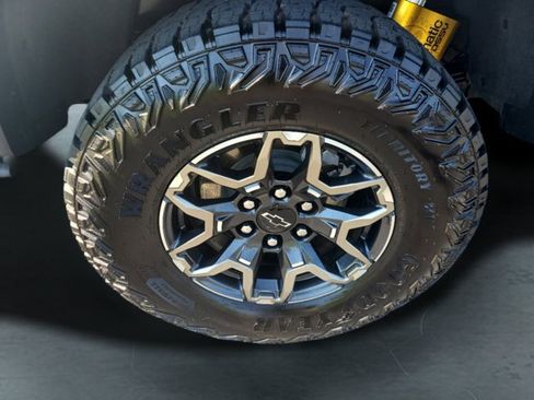 Used 2026 Chevrolet Colorado ZR2 AWD/4WD image 9