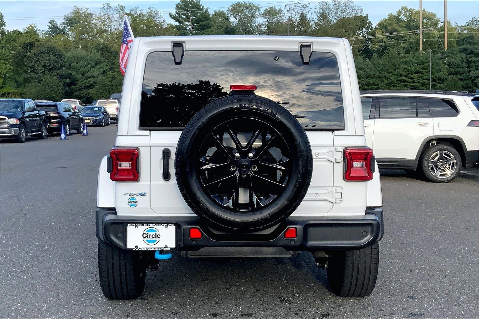 Used 2024 Jeep Wrangler Unlimited Sahara w/ Technology Group AWD/4WD image 4
