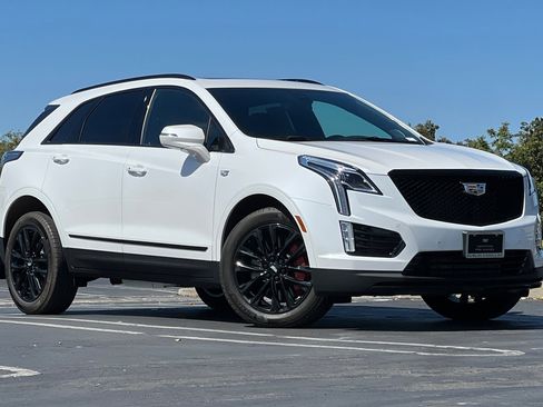 Used 2022 Cadillac XT5 Sportv w/ LPO, ONYX Package image 2