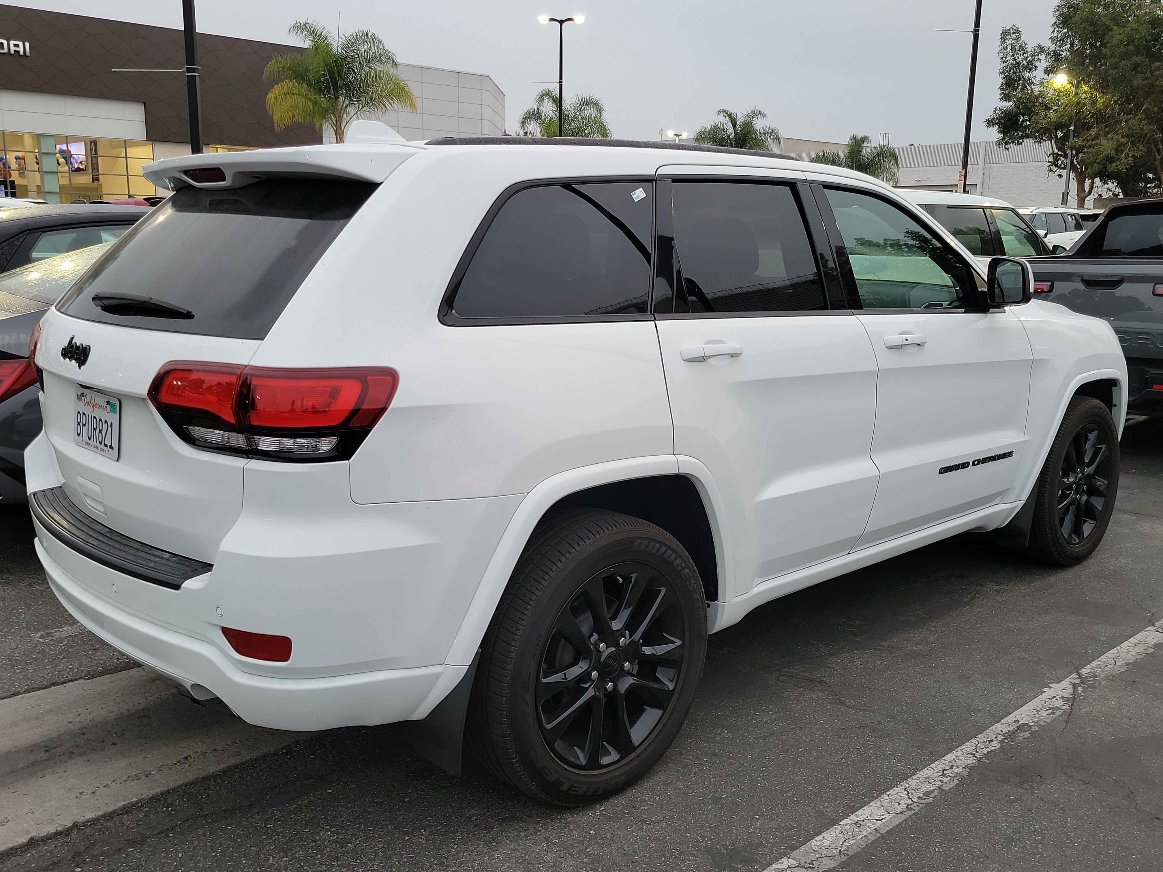 Used 2020 Jeep Grand Cherokee Altitude RWD image 4