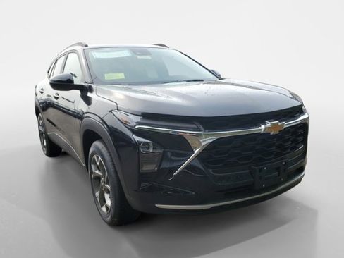 New 2025 Chevrolet Trax LT image 1