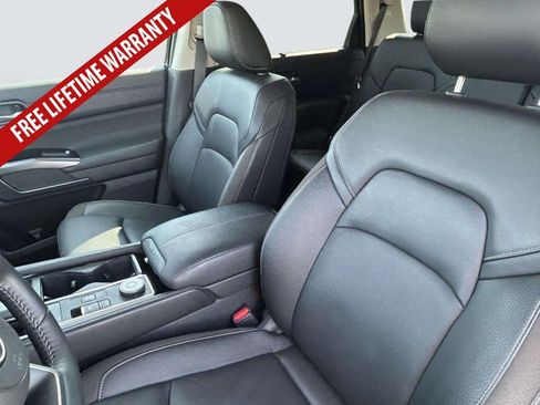Used 2025 Nissan Pathfinder SL AWD/4WD image 23