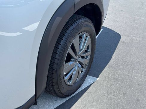 Used 2025 Nissan Pathfinder SV FWD image 33